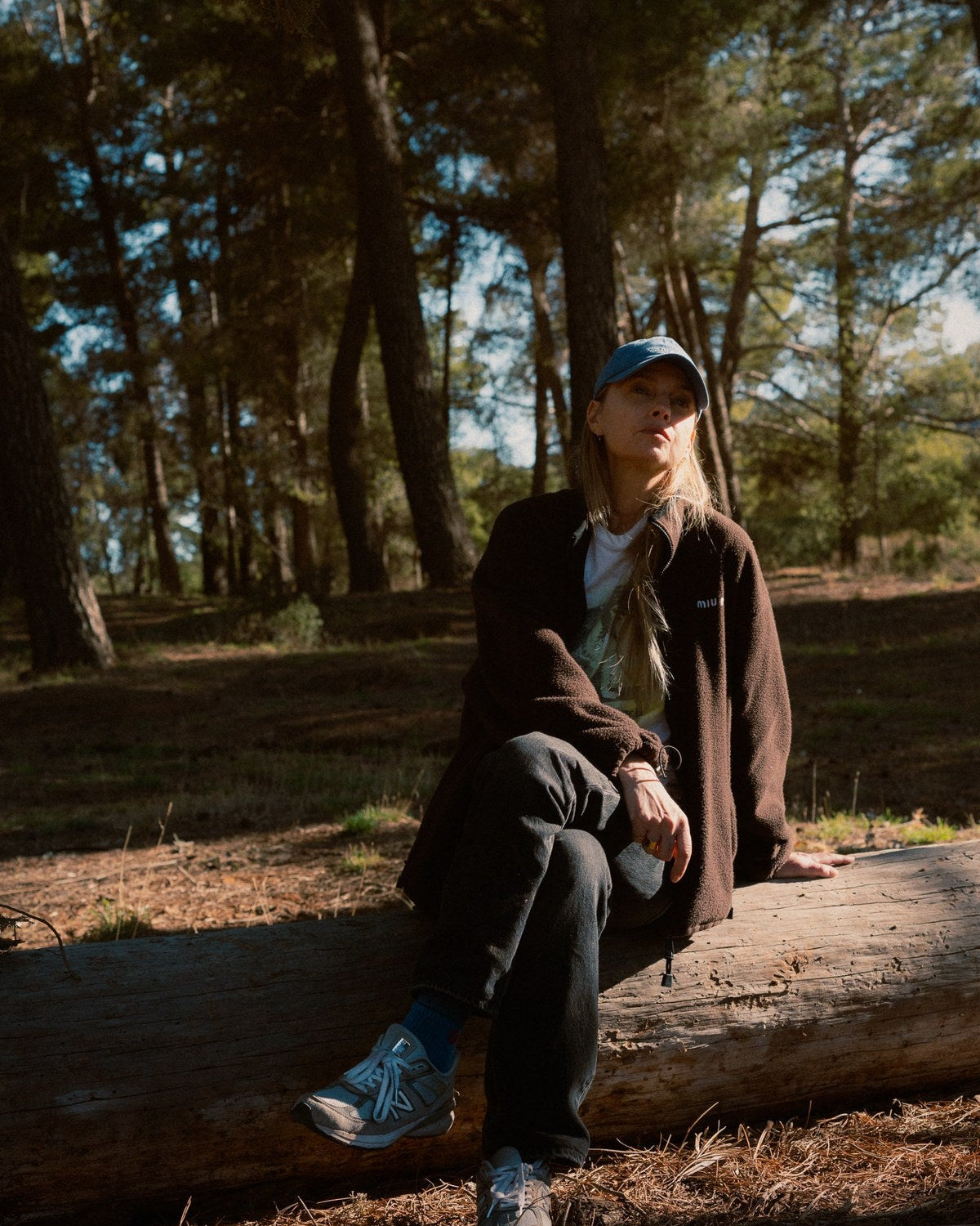 Lyn Harris by a pine trunk